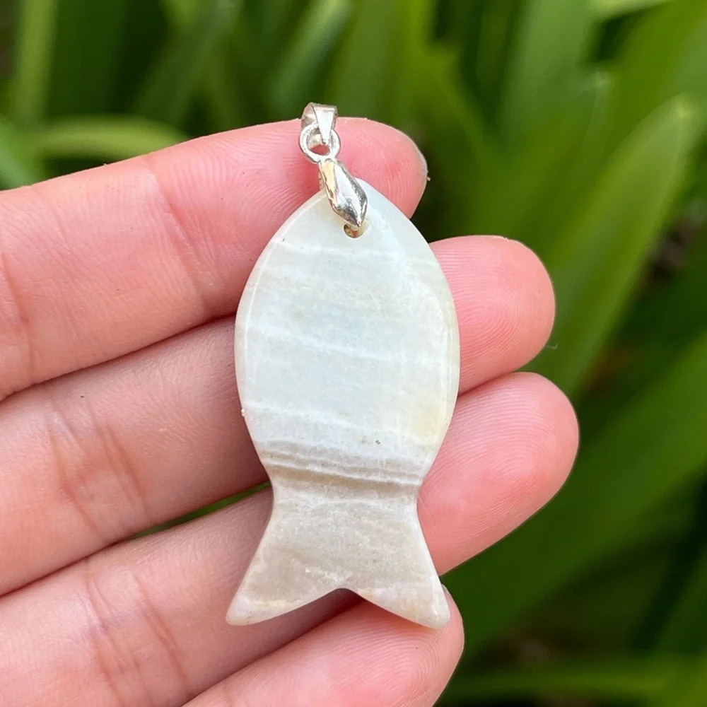 Sterling silver 925 stamped Caribbean calcite‎ fish pendant 1436